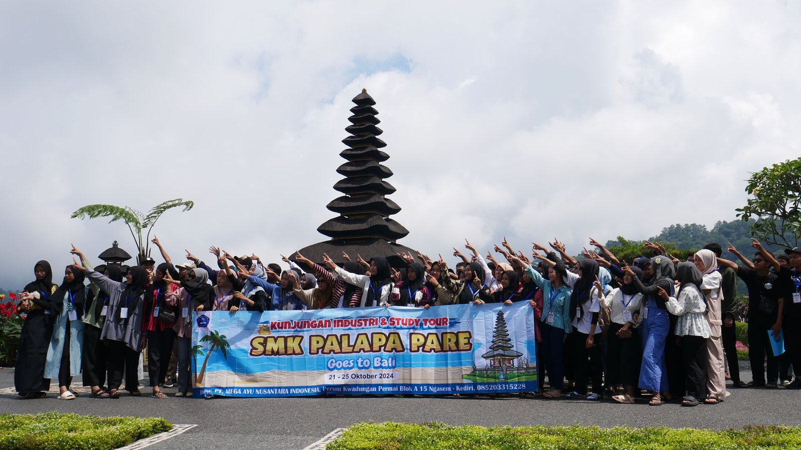 SMK Palapa Pare Goes To Bali : Day 2 Kunjungan ke Pura Ulun Danu Beratan